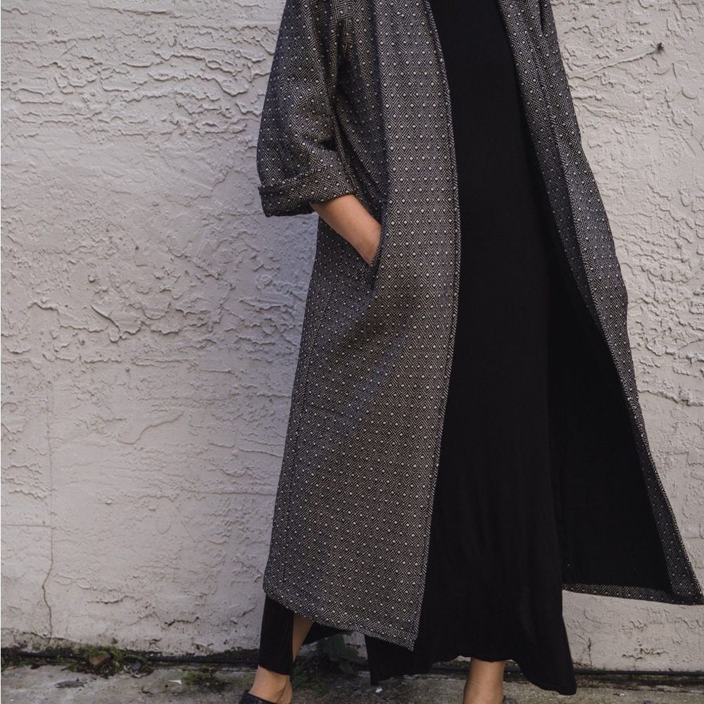 Elegant Gray Trench Coat for Women - Picture 4 of 5
